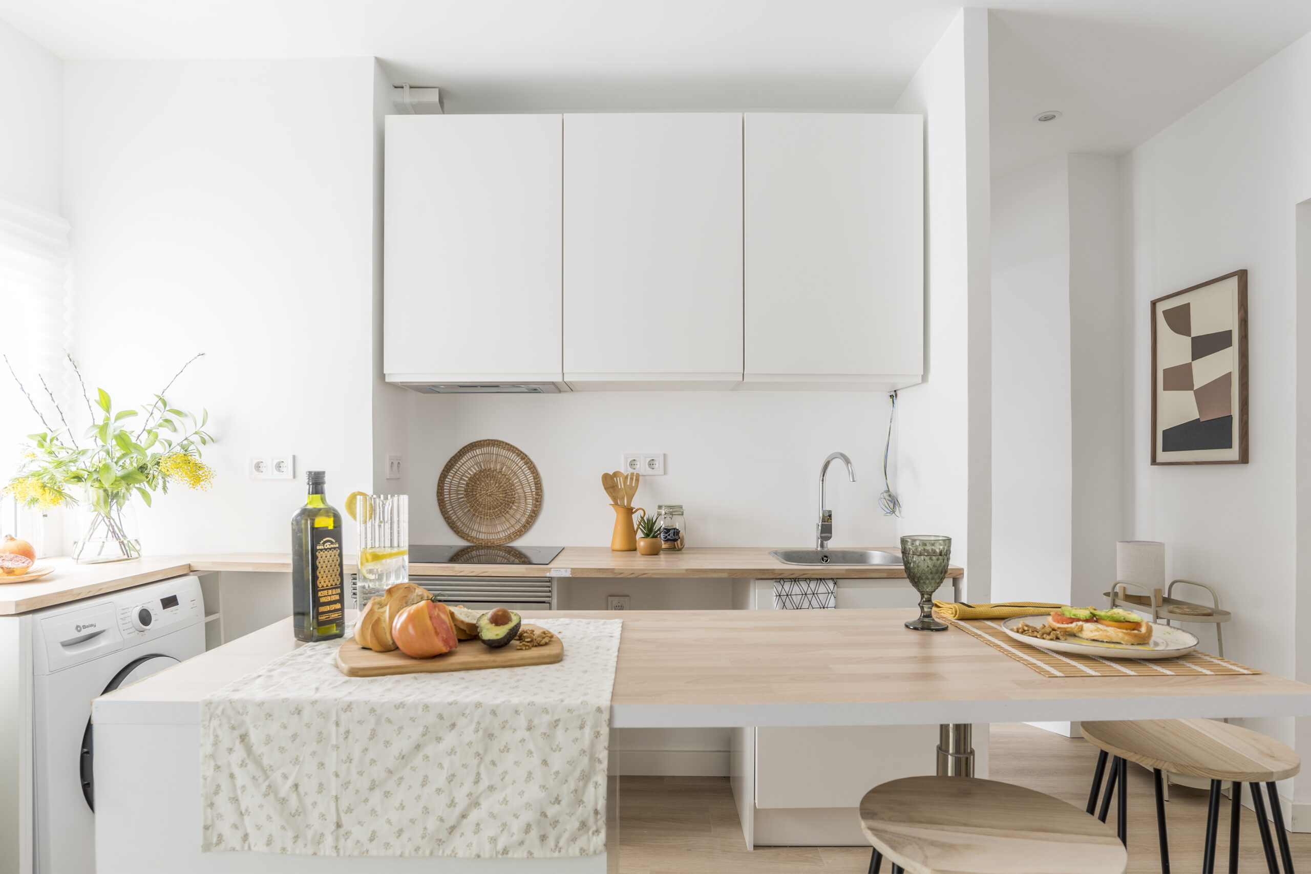Diseño de cocina moderna con estilismo profesional mediante Home Staging Carabanchel en el Proyecto Carabanchel.